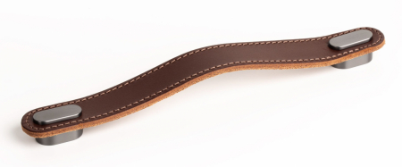 Manere din piele - Oblong  - Maner din piele maro pentru mobilier, cu ornament, finisaj gri periat, L197 mm