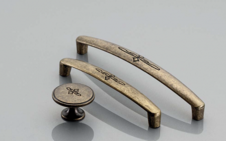 Olbia - Maner pentru mobila, finisaj alama antichizata, L:136 mm [1]