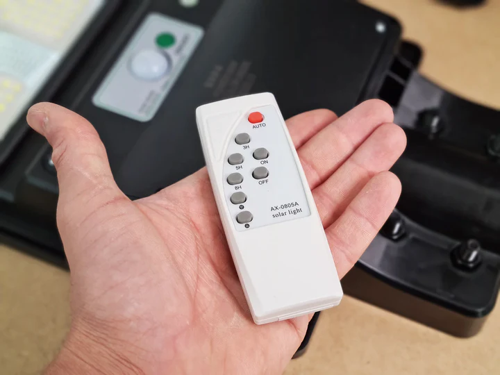 Lampa Solara, 400W Jortan Slim Panou Fotovoltaic Si Senzor de Miscare + Telecomanda + Suport Metalic Cadou [2]