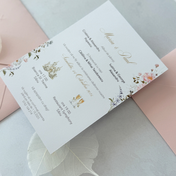 invitație de nuntă elegantă cu flori roz pastel și plic roz pal [2]
