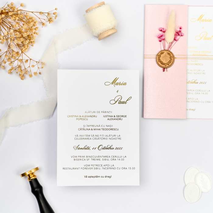 Invitație de nuntă roz sidefat cu folio auriu și flori uscate [2]