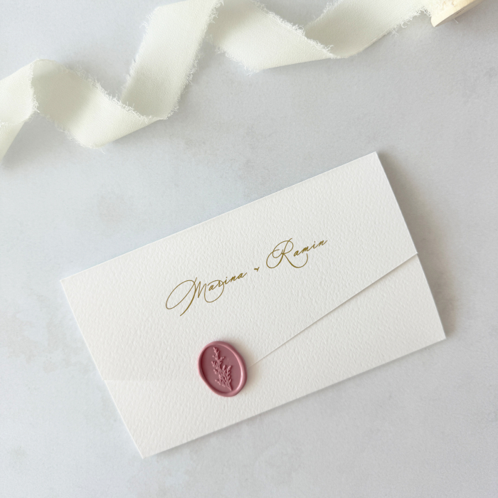 invitație de nuntă florală magenta cu sigiliu roz pe carton ivory [3]