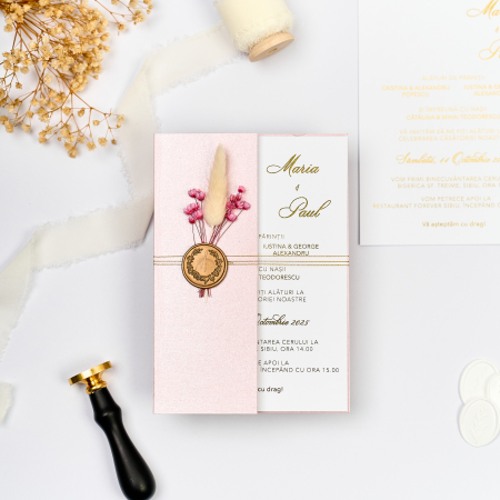 NUNTA - Invitație de nuntă roz sidefat cu folio auriu și flori uscate