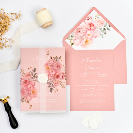 NUNTA - Invitație de nuntă roz pudrat cu flori și sigiliu decorativ