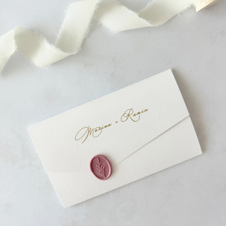 invitație de nuntă florală magenta cu sigiliu roz pe carton ivory [2]