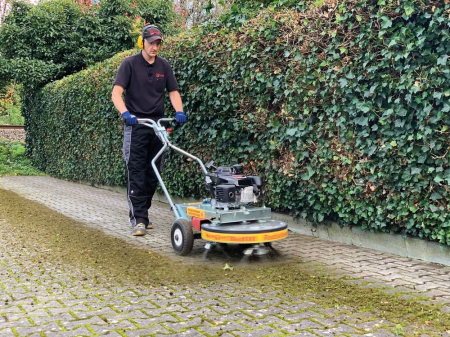 Utilaj eliminare buruieni de pe alei Westermann WKB 660, motor Honda [2]