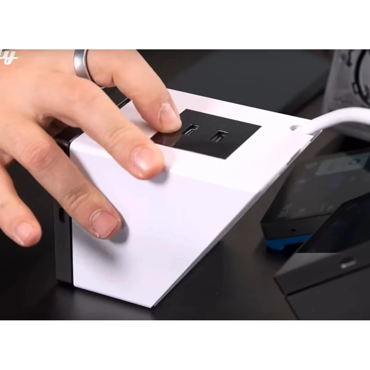 Shelly USB Charger for Wall Display Stand Alb [3]