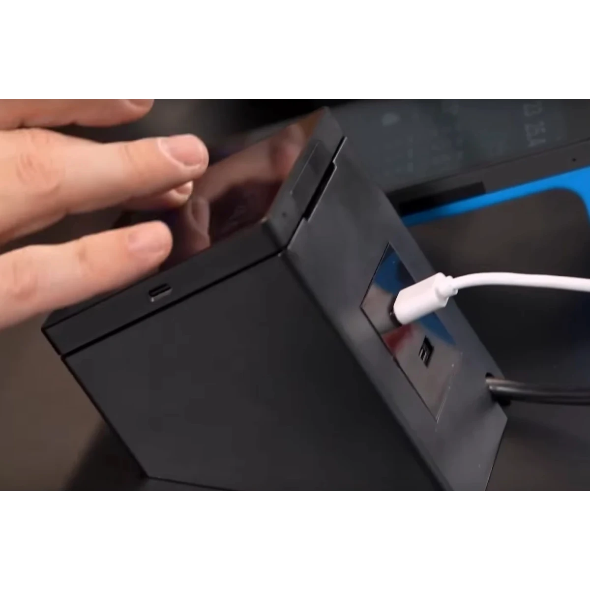 Shelly USB Charger for Wall Display Stand Alb [4]