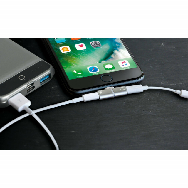 Adaptor pentru conectarea cablului de reîncărcare si a castilor [2]