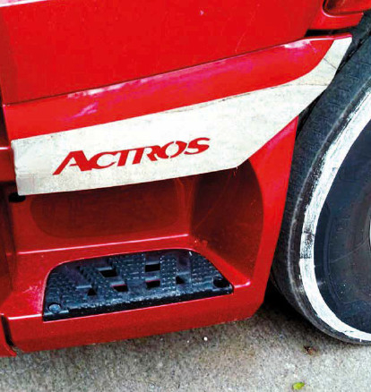 Set ornamente cromate treapta superioara MERCEDES ACTROS 1845 / MP4 MP5 [1]