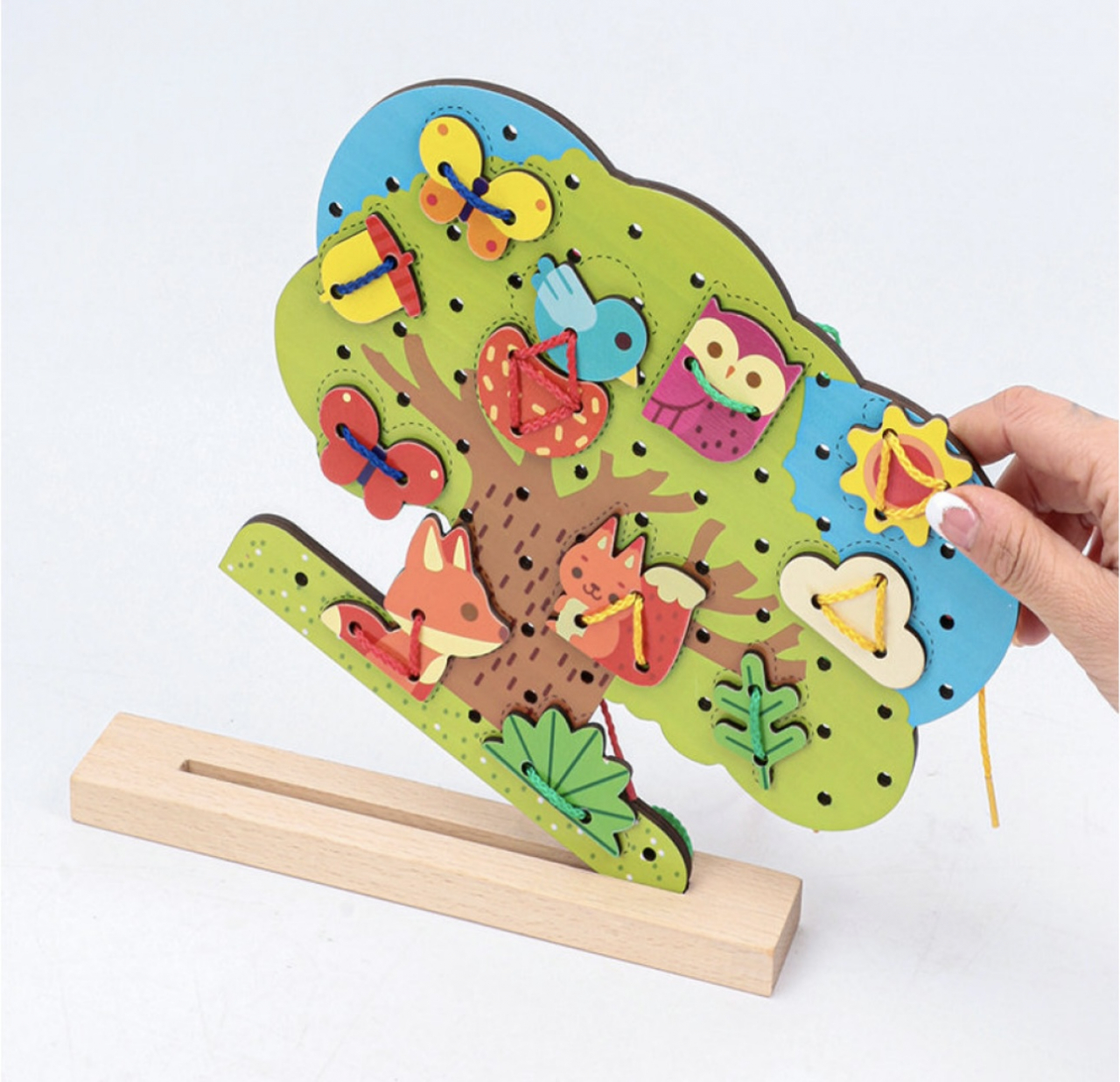 Joc Montessori 2 in 1 Pomul, snuruit si insirat, 3 ani [3]