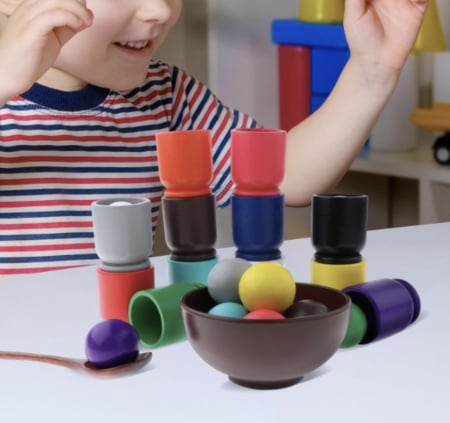 Joc de tip Montessori pentru exersarea cordonarii si invatarea culorilor [4]