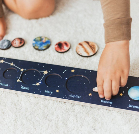 Joc Montessori de tip puzzle incastru – Sistemul Solar [1]
