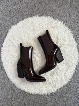 ÎNCĂLȚĂMINTE - Ciocate vișinii, Reserved