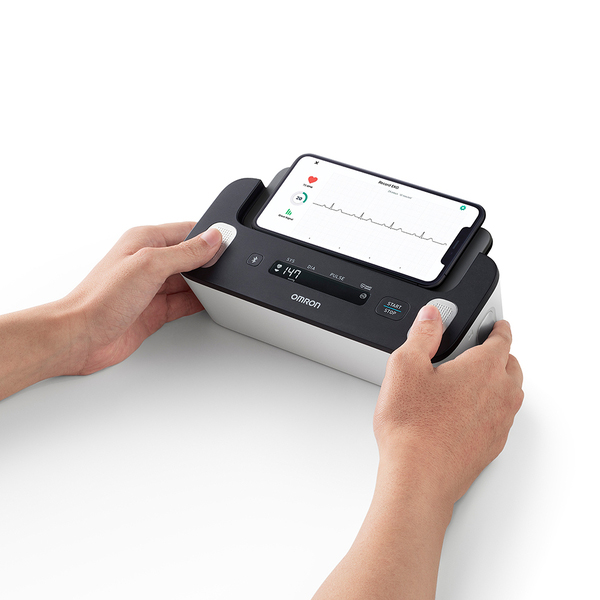 TENSIOMETRU-OMRON-COMPLETE-determinare-electrocardiograma-ekg