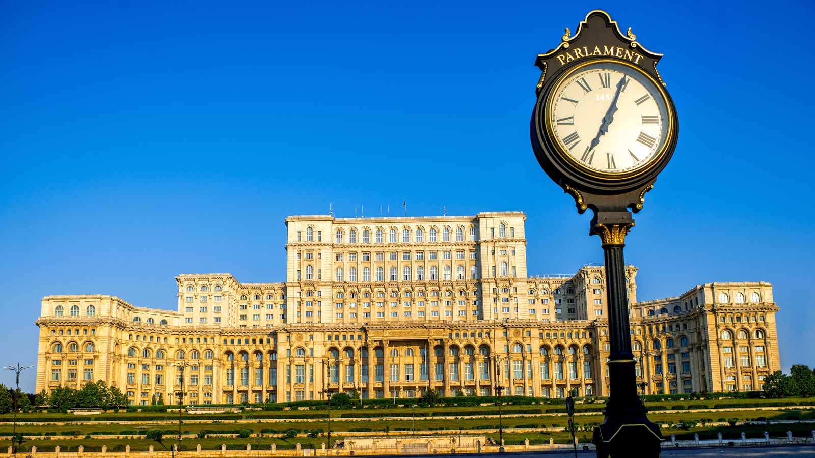 Legislația și Reglementările pentru Instalarea Panourilor Fotovoltaice în România
