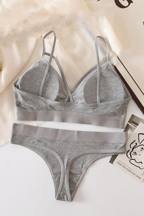 Set 2 piese lenjerie intima, sutien push-up si chiloti tanga XBX-8827gri deschis [2]