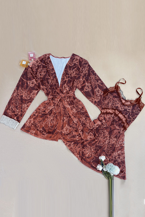 Set pijama 2 piese cu aspect catifelat si insertii dantela, halat si camasa de noapte TY-SR017maro [2]