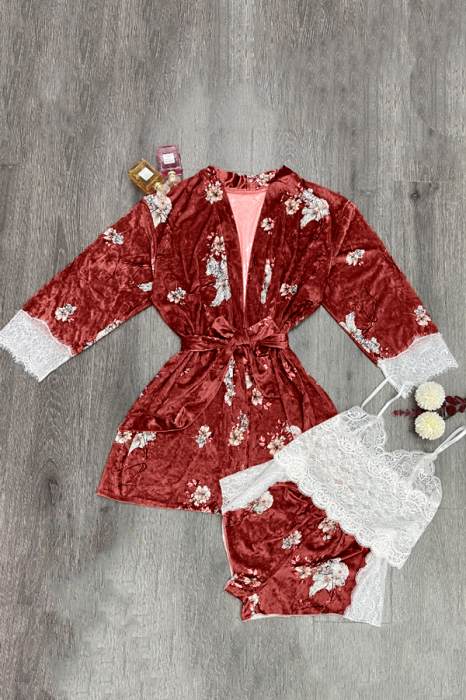 Set pijama 3 piese cu aspect catifelat si insertii dantela, halat, top si pantaloni scurti TY-SR020visiniu [2]