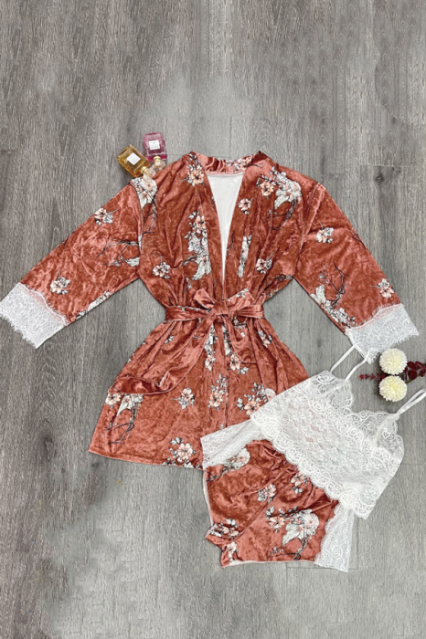 Set pijama 3 piese cu aspect catifelat si insertii dantela, halat, top si pantaloni scurti TY-SR020roz [2]
