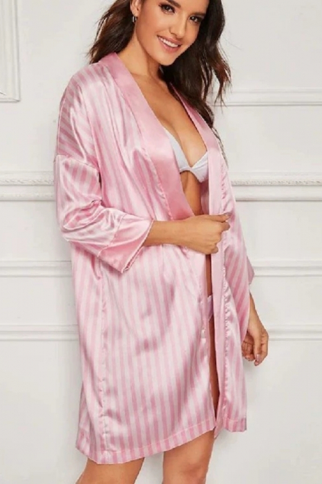 Set pijama sexy satin si dantela 3 piese, bustiera, halat si pantaloni scurti SUSU-013 [5]