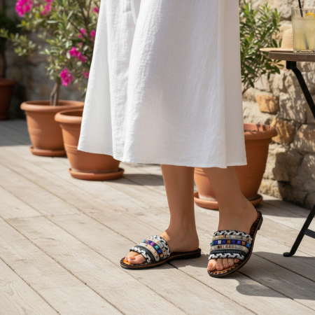 ÎNCĂLȚĂMINTE DAMĂ 39.99 - Papuci cu aplicatii decorative 1134negru