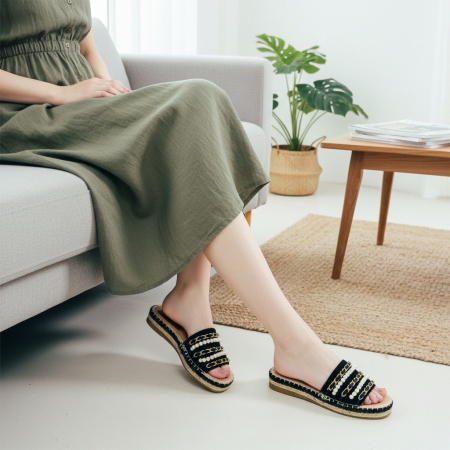 Papuci - Papuci cu aplicatii decorative A22-150negru