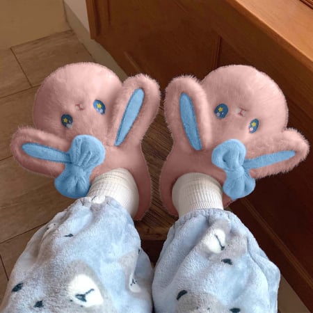Papuci de casă - Papuci de casa pufosi, model Iepure amuzant C106roz
