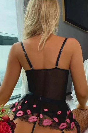 Lenjerie erotică - Set lenjerie erotica, body decupat, portjartiera si chiloti tanga G1116roz