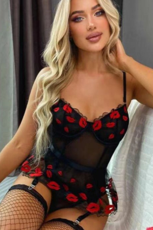 Lenjerie erotică - Set lenjerie erotica, body decupat, portjartiera si chiloti tanga G1116rosu