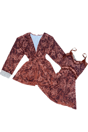 Pijamale - Set pijama 2 piese cu aspect catifelat si insertii dantela, halat si camasa de noapte TY-SR017maro