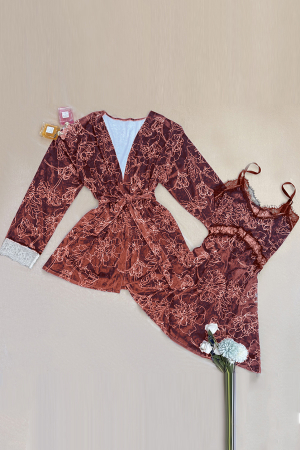 Pijamale - Set pijama 2 piese cu aspect catifelat si insertii dantela, halat si camasa de noapte TY-SR017maro