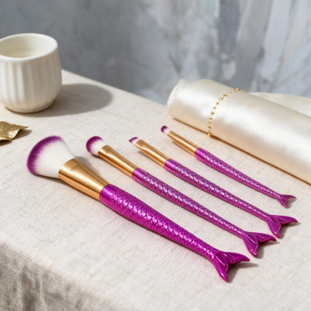 Cosmetice - Set portabil 4 pensule machiaj cu coada de sirena SL-6004roz
