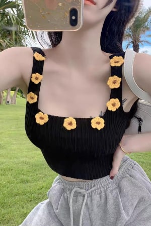 Îmbrăcăminte damă - Top din tricot cu aplicatii flori 3D XPX-7193negru