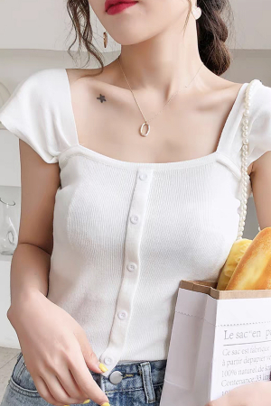 Tricouri și Maiouri - Top din tricot cu nasturi decorativi XPX-9626alb