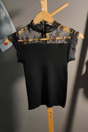 Tricouri și Maiouri - Top tricotat cu insertii dantela XPX-8156negru
