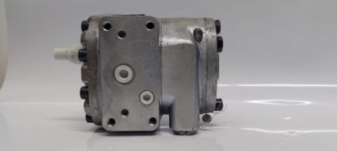 Piese tractoare - Pompa hidraulica H801 U650 PLOPENI