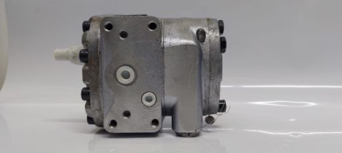 Piese tractoare - Pompa hidraulica H801 U650 PLOPENI