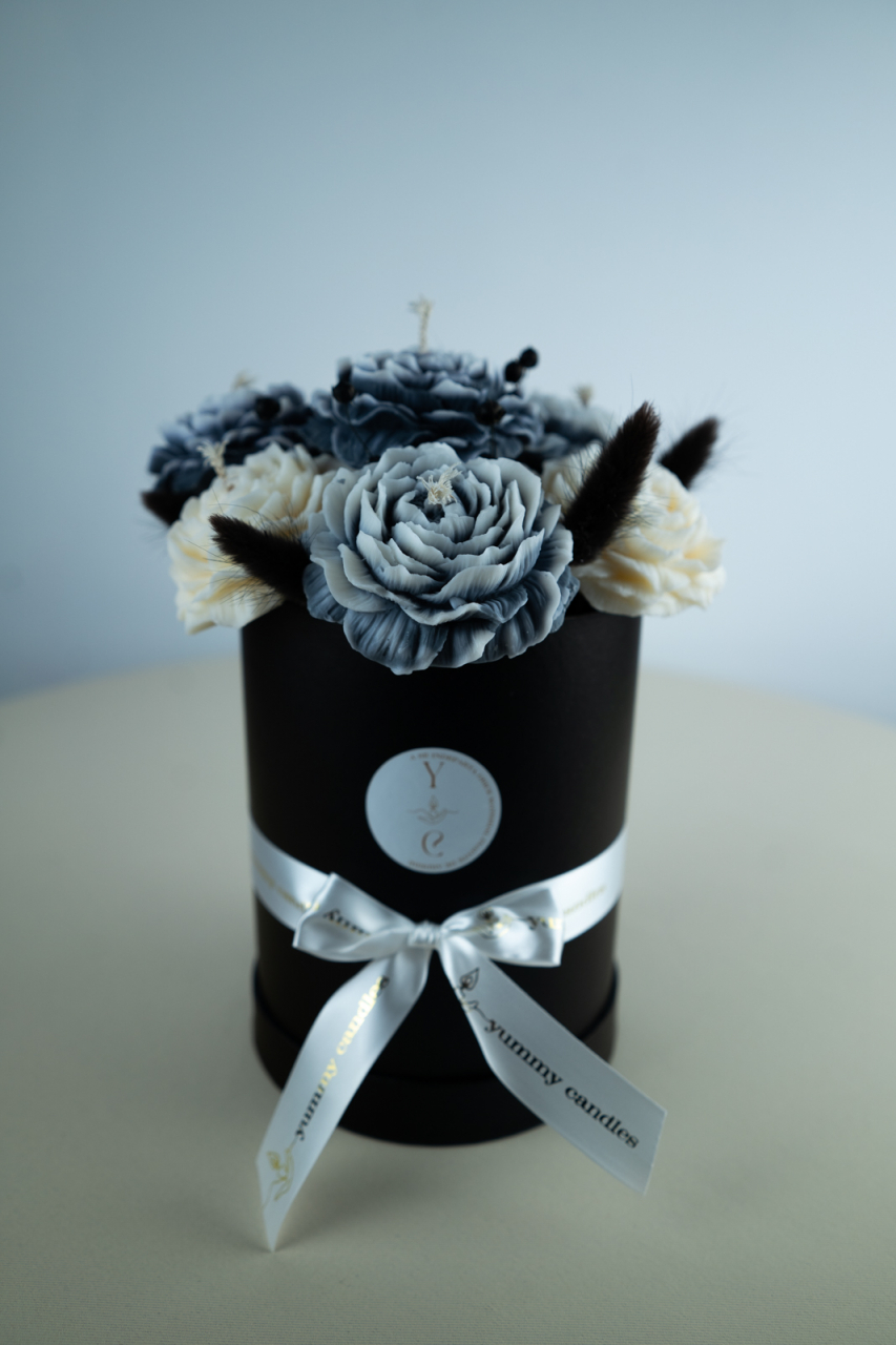 Aranjament floral mare negru din ceara naturala [2]