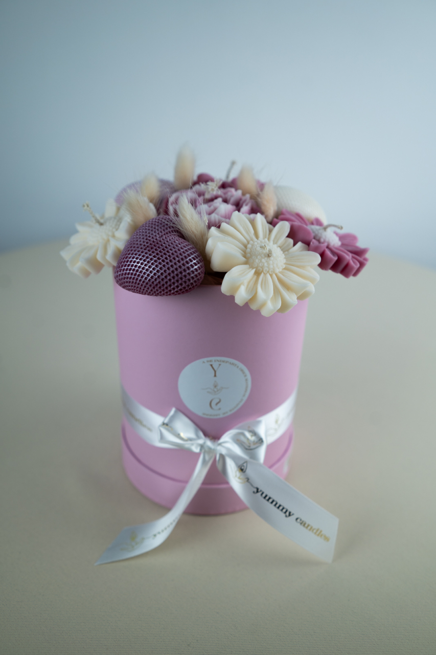 Aranjament floral mic roz din ceara naturala [2]