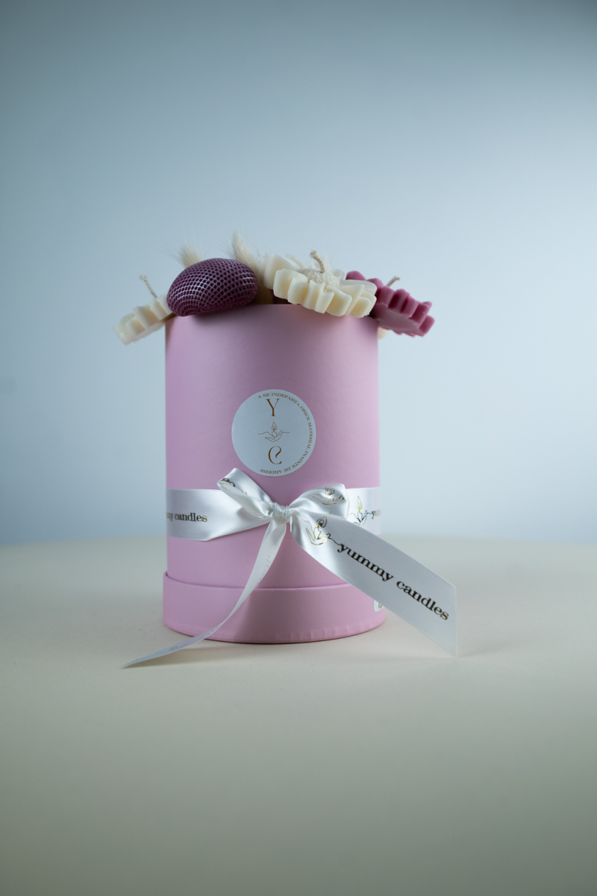 Aranjament floral mic roz din ceara naturala [3]