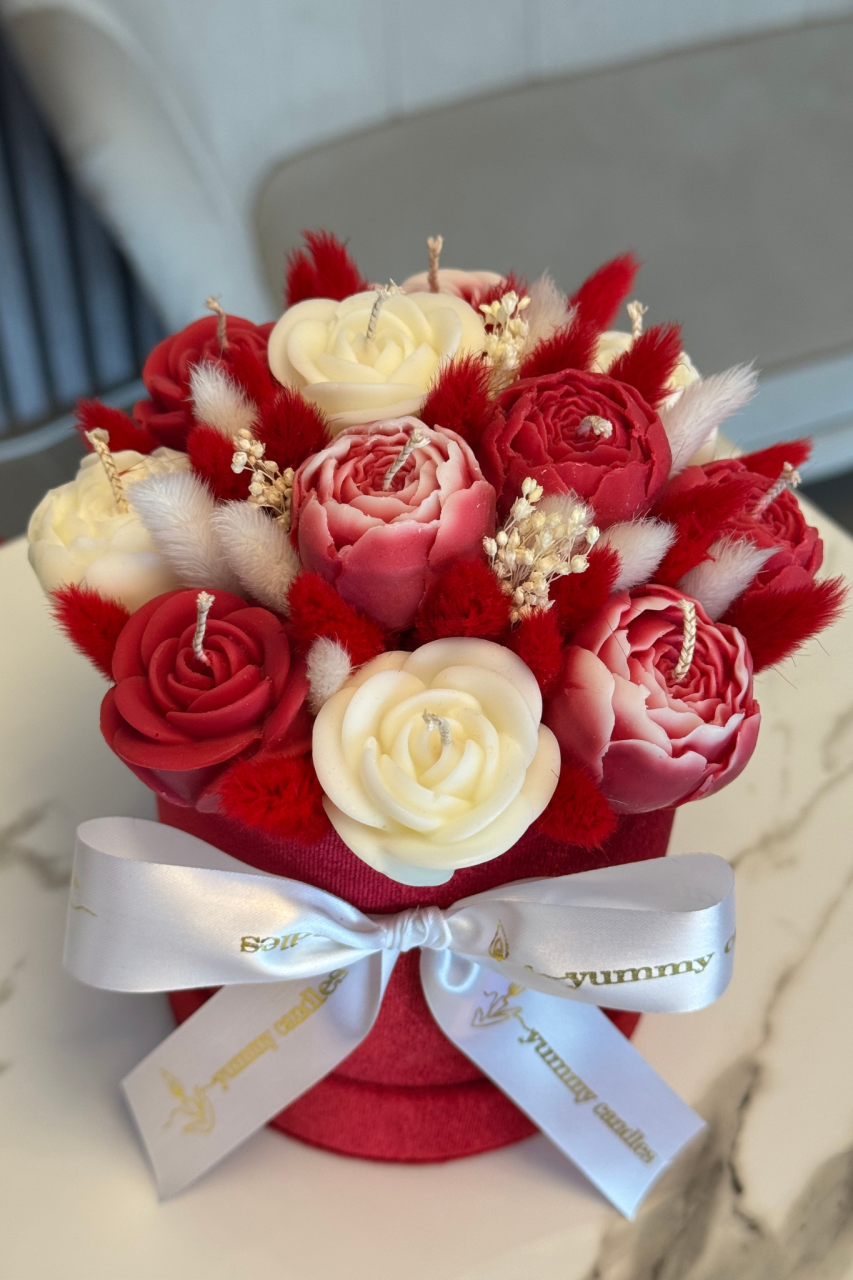 Aranjament trandafiri si bujori rosii – cadou elegant de primăvară / Mărțișor [2]