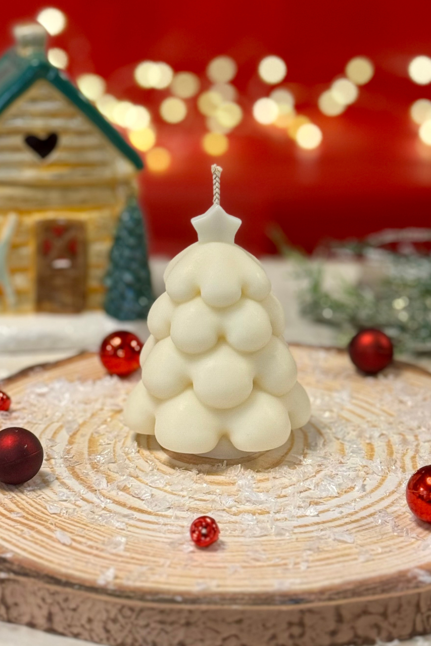 Lumânare decorativă brăduț Noelle – parfum A Merry Morning, ceară de soia [1]