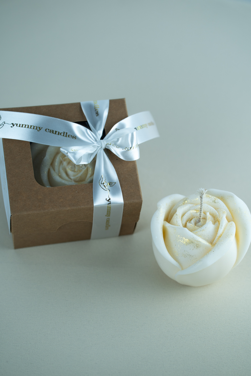 Lumanare Flor de Amor alba cu sclipici auriu [3]