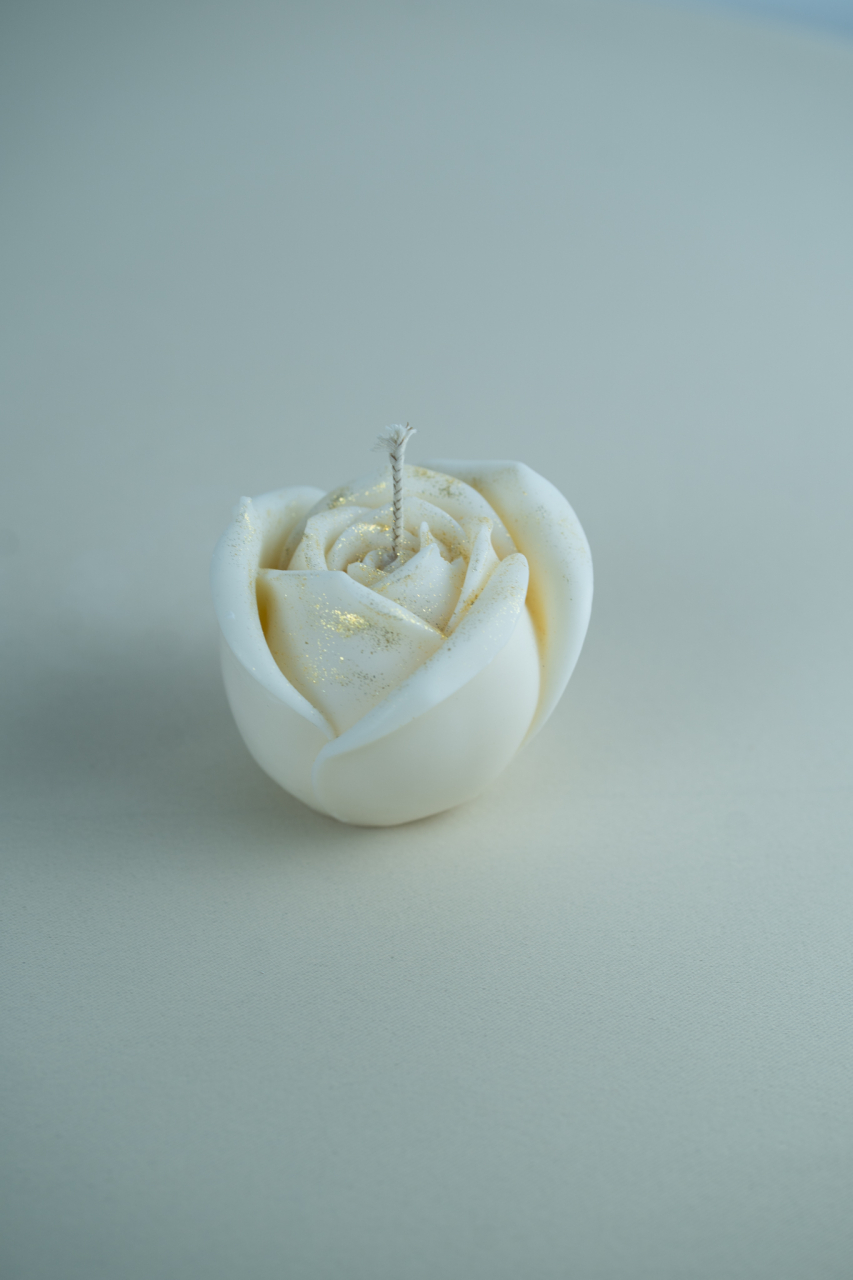 Lumanare Flor de Amor alba cu sclipici auriu [2]