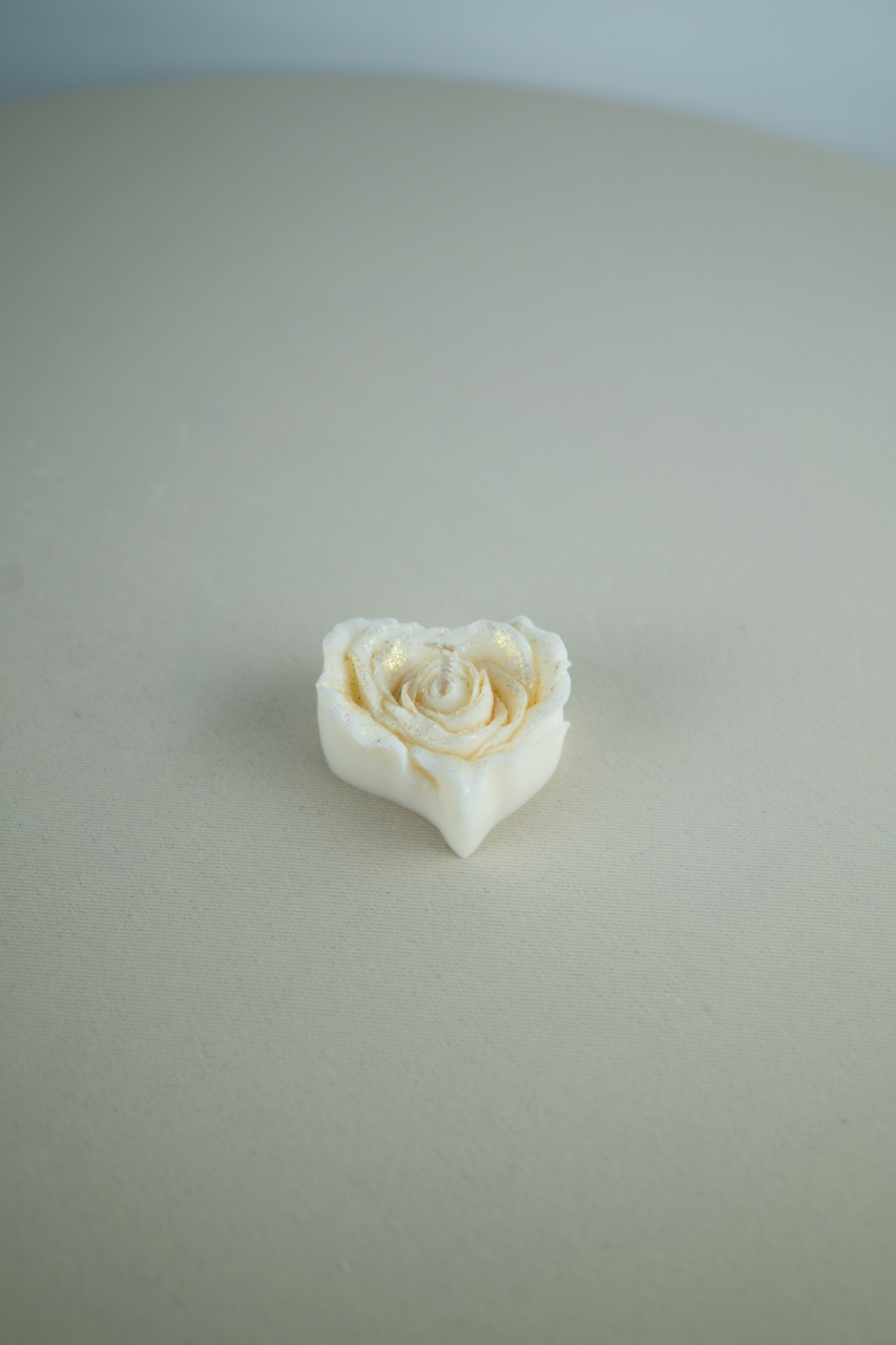 Lumanare Rose inima alba cu sclipici auriu [2]