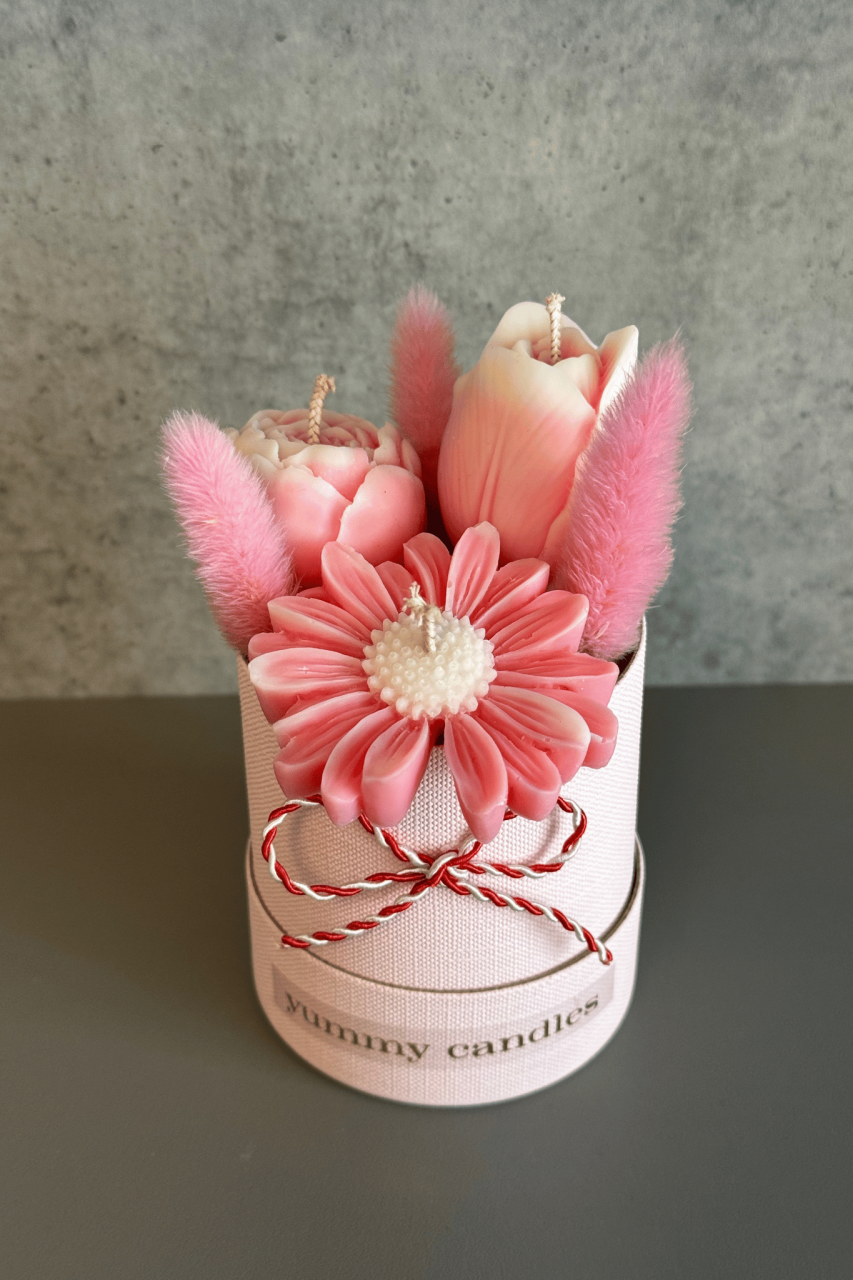 Martisor cutie cu 3 flori din ceara roz [2]