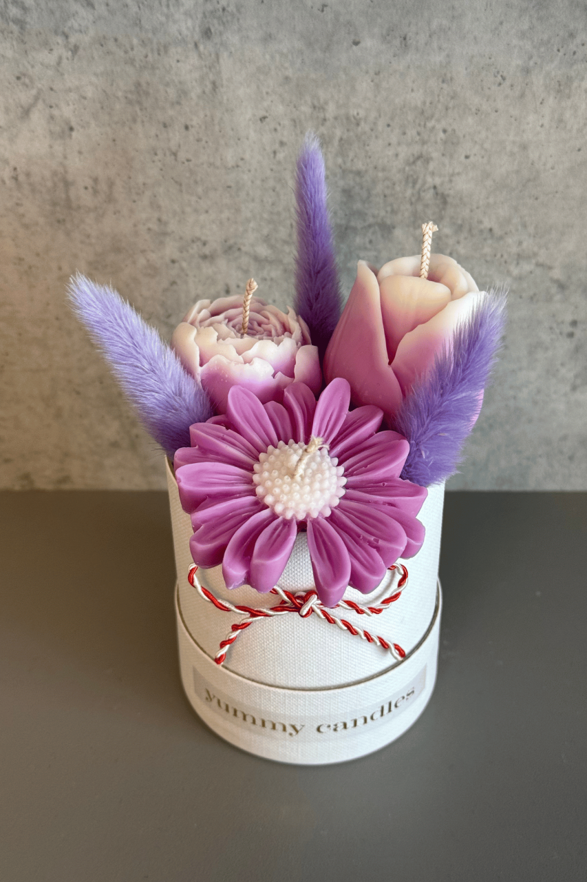 Martisor cutie cu 3 flori din ceara lila [2]