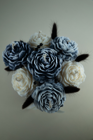 Aranjament floral mare negru din ceara naturala [0]