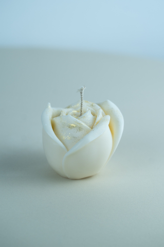 Lumanari Albe - Lumanare Flor de Amor alba cu sclipici auriu